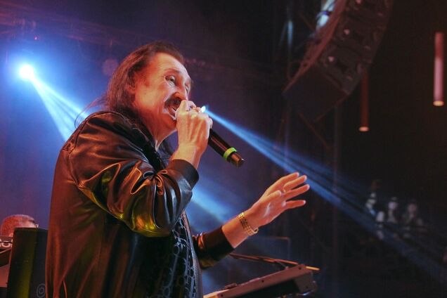 В детстве любил играть на баяне: что известно о певце Степане Гиге и его семье. Фото