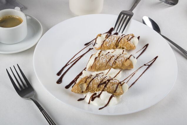 Смачні солодкі трубочки з кремом до чаю: як приготувати в домашніх умовах