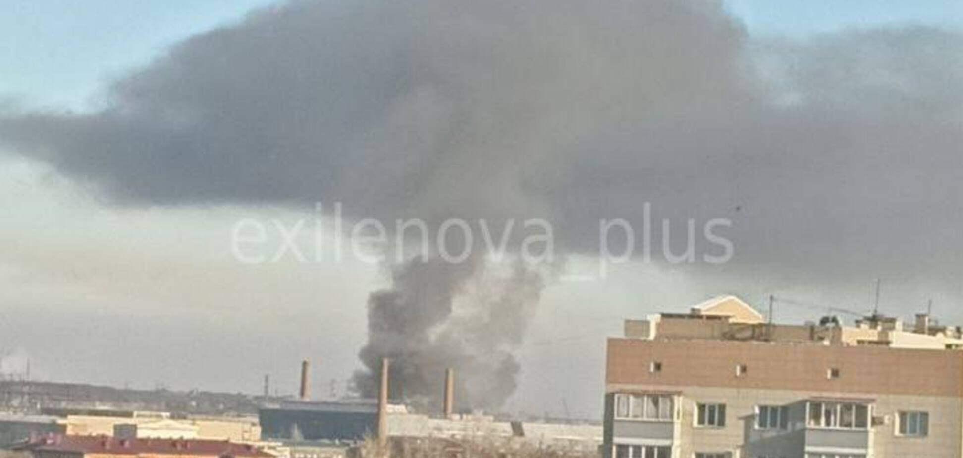 Поднялся черный дым: в российском Орске прогремел взрыв, горит стратегический завод. Фото и видео