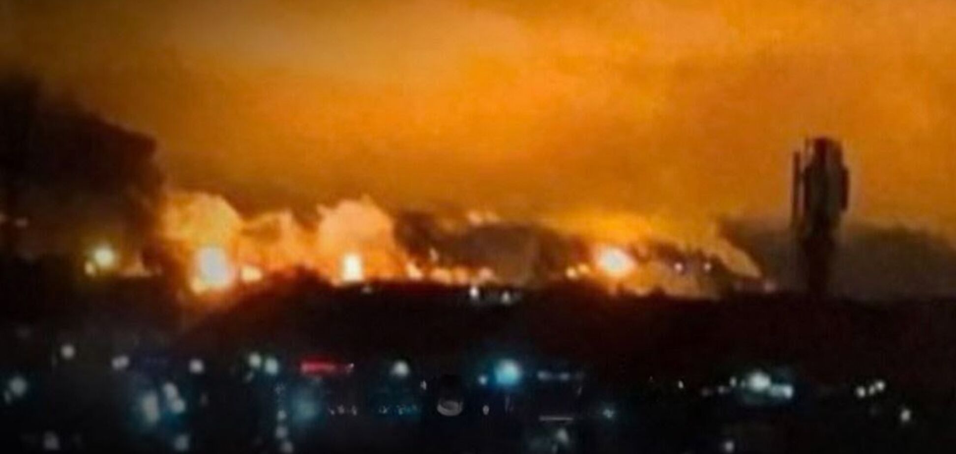 В Генштабе сообщили о поражении НПЗ в Ярославской области РФ и склада боеприпасов: подробности