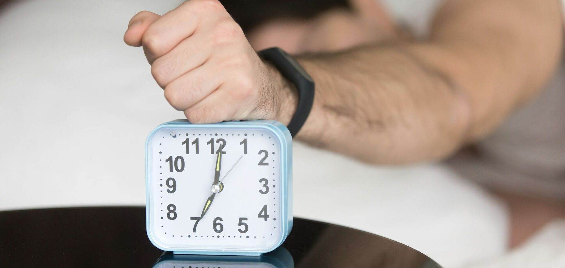 Почему люди часто просыпаются за несколько минут до будильника: объяснение