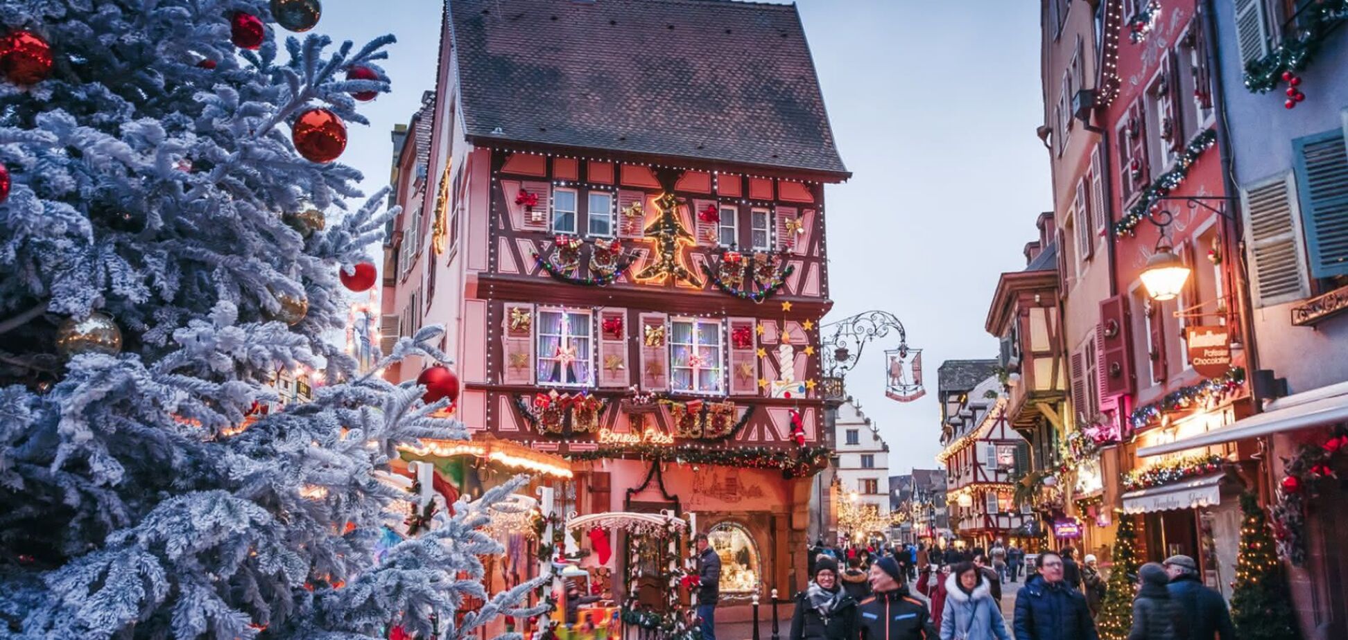 Европейский городок, который прозвали 'домом Рождества' стал хитом в соцсетях