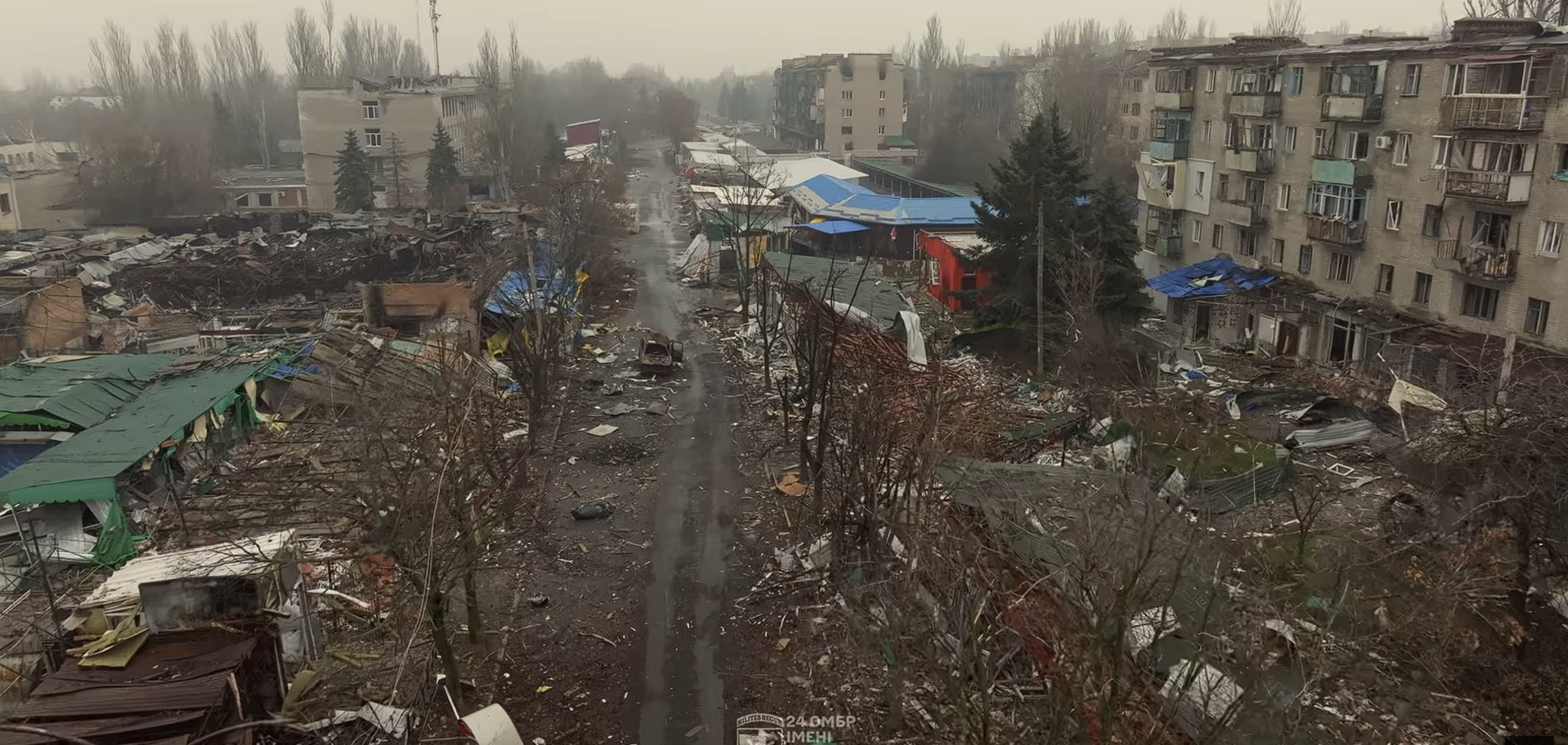 Знищені будинки і могили в дворах: як зараз виглядає понівечена ворогом Костянтинівка. Відео