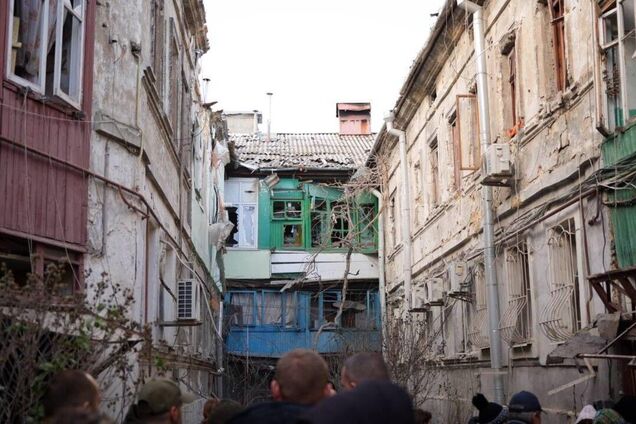 'Уламок влучив просто в ліжко': мешканці Одеси розповіли про наслідки російської атаки. Відео