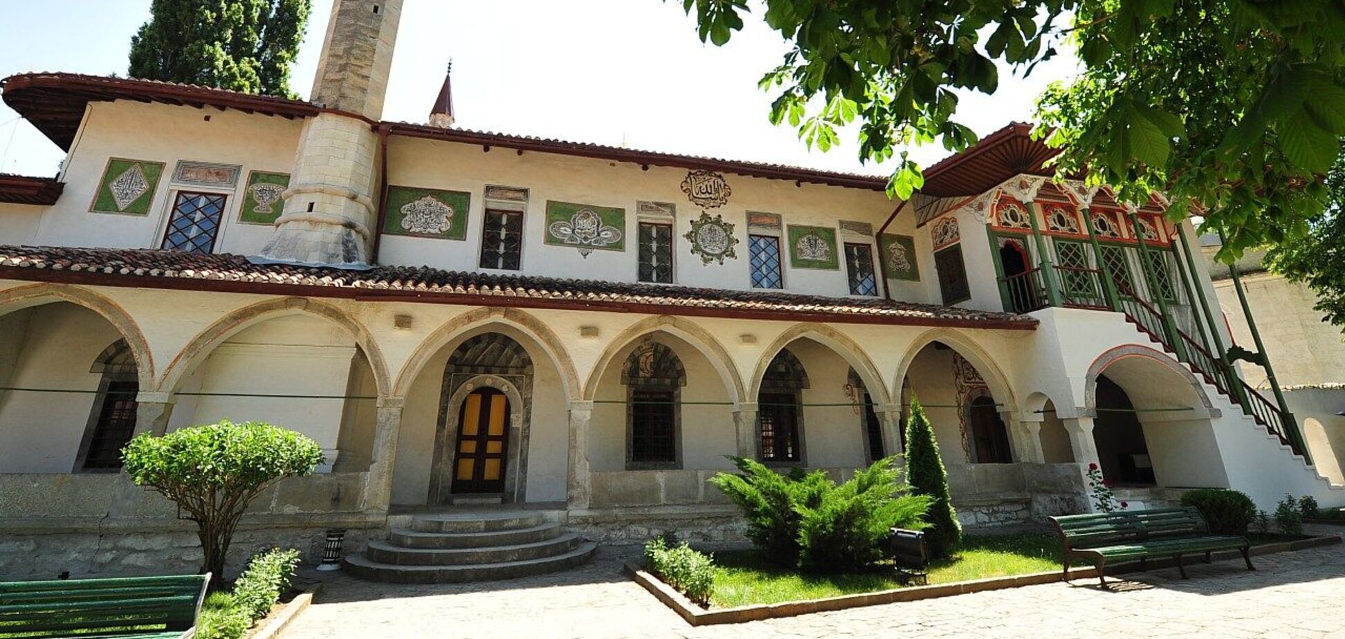 Оккупанты под видом реставрации продолжают разрушать Ханский дворец в Бахчисарае