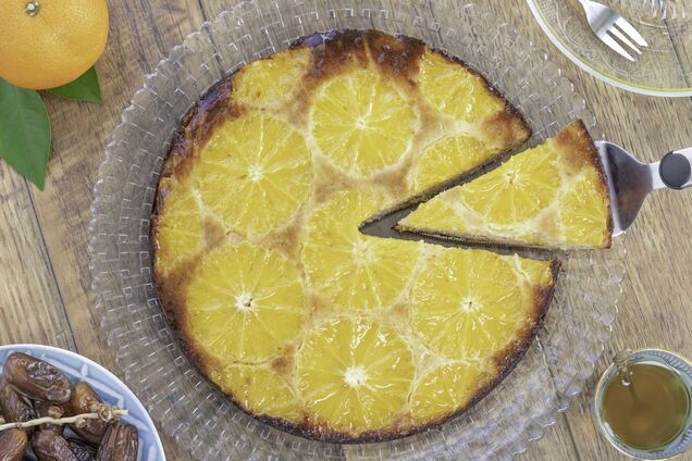 Ароматный пирог с апельсинами к чаю: делимся простым рецептом зимней выпечки