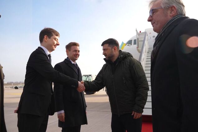Зеленський прибув до Німеччини на зустріч із представниками Трампа: перші подробиці. Відео