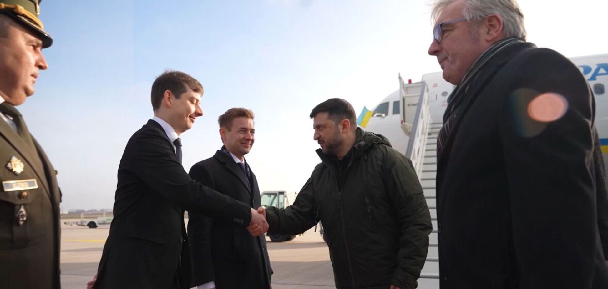Зеленский прибыл в Германию на встречу с представителями Трампа: первые подробности. Видео