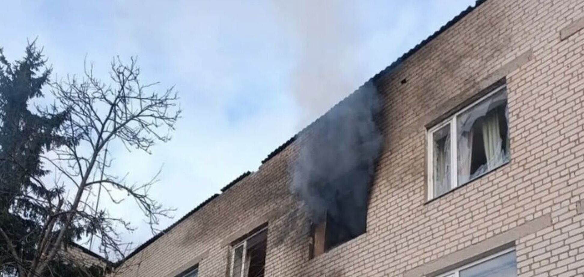 На Чернігівщині загорілося відділення поліції через атаку ворожих БПЛА. Фото