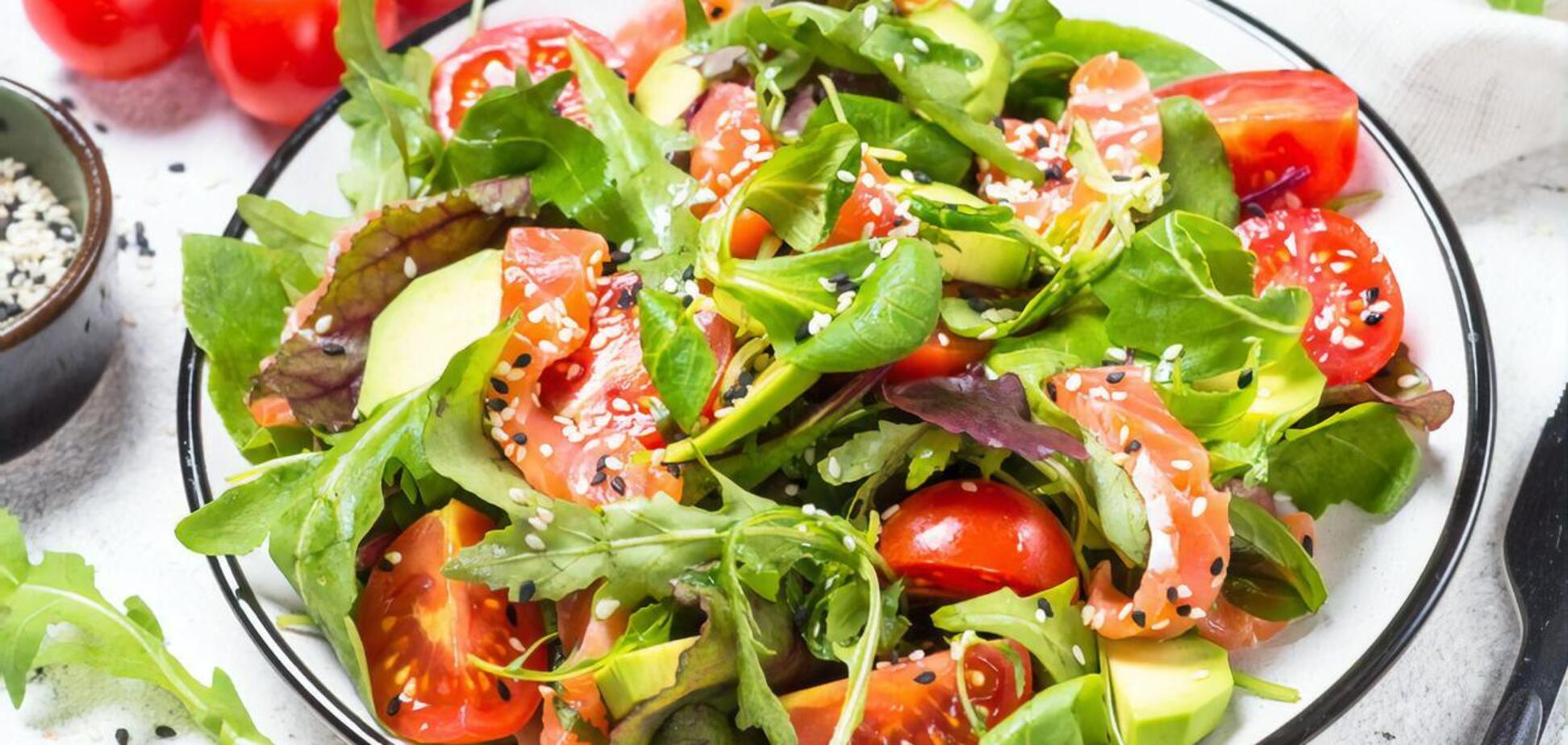 Легкий новорічний салат 'Жіночий каприз' за 10 хвилин: ділимося рецептом ефектної страви