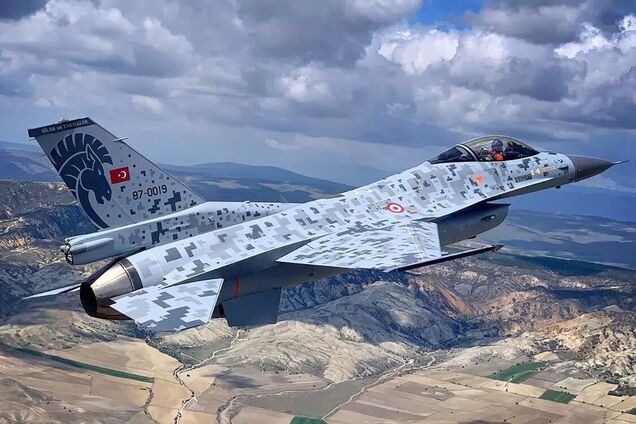 Турецкие истребители F-16 сбили беспилотник над Черным морем: что известно