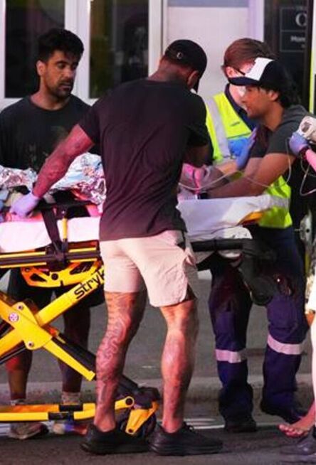 'Акт чистого зла': смертельную стрельбу на праздновании Хануки в Сиднее устроили отец и сын