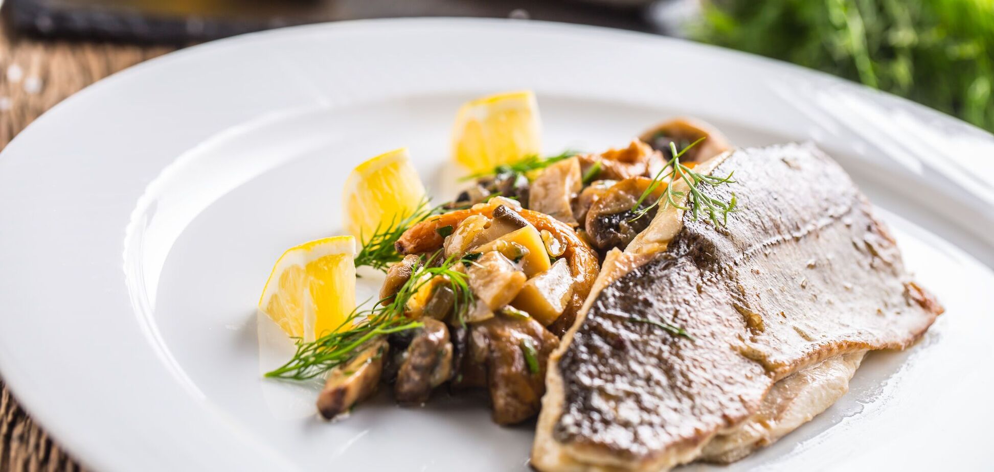 Вечеря як у ресторані: як смачно запекти судак з грибами