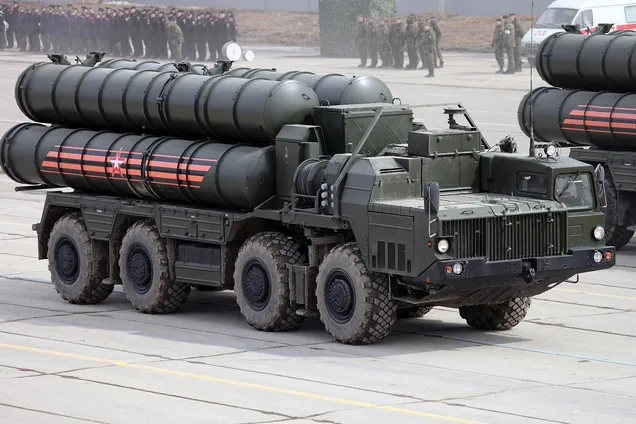 Відпрацювали ударні БПЛА: ЗСУ завдали удару по колоні С-400 армії РФ у Бєлгородській області