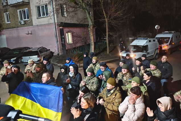 Справа 'флешок ФСБ': із СІЗО випустили офіцерів УДО, від яких вимагали обмовити Порошенка