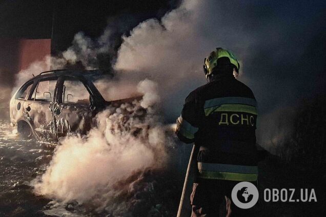 На Київщині рятувальники виявили тіло людини у салоні палаючого авто. Подробиці та фото