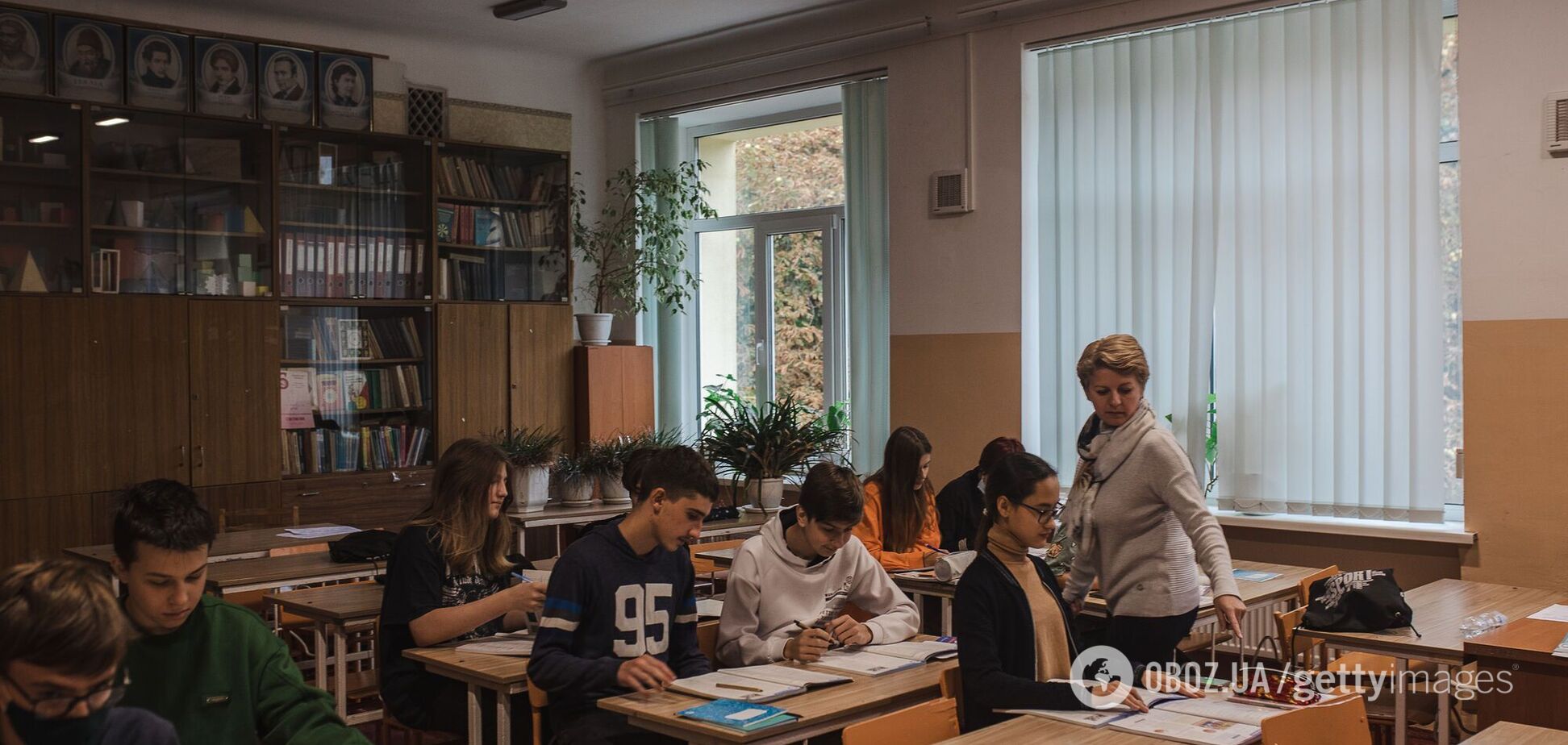 Дети учат строение митохондрии, сушат жуков и приносят скелеты рыбы. Лучший учитель Украины объяснил, что не так с уроками биологии в школе