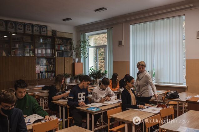 Діти вчать будову мітохондрії, сушать жуків і приносять скелети риби. Найкращий вчитель України пояснив, що не так з уроками біології в школі