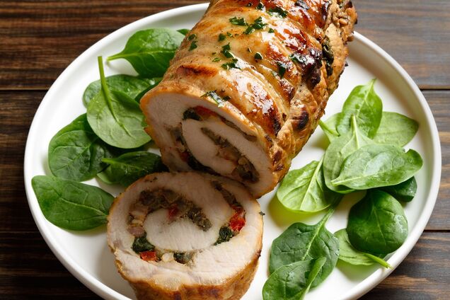 Сочная запеченная свинина с грибами и сыром: как вкусно приготовить мясо