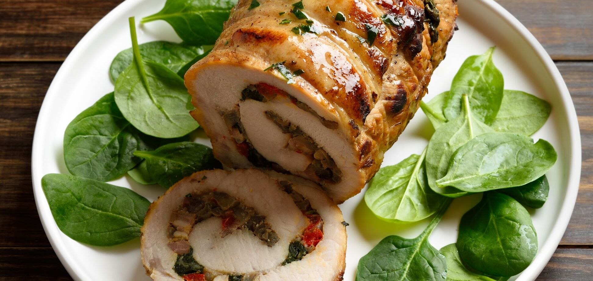 Соковита запечена свинина з грибами та сиром: як смачно приготувати м'ясо