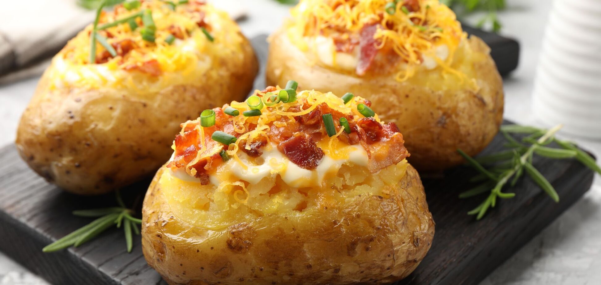 Смачна фарширована картопля на обід в духовці: ділимось ситним рецептом