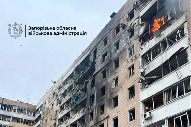 Оккупанты нанесли удары по жилым домам в Запорожье: много пострадавших, под завалами могут оставаться люди. Видео