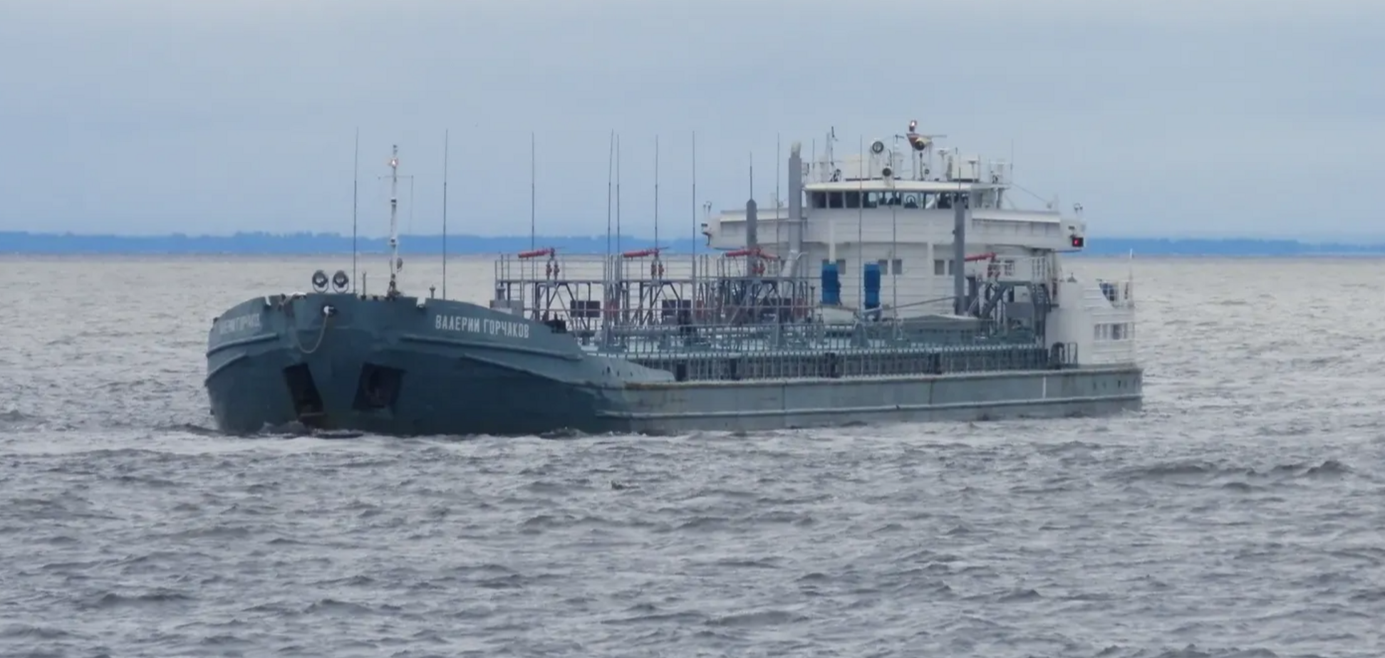 'Валерий Горчаков' попал под удар: что известно о танкере 'теневого' флота России, пораженном в Ростове. Фото и видео