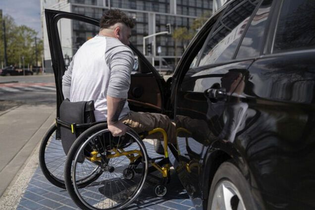 Люди с инвалидностью могут получить за переоборудование авто до 50 тысяч грн: как подать заявку