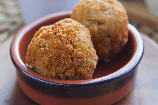 Смачніші за звичайні котлети: як приготувати ситні грибні боли