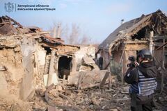 Под ударом был жилой сектор: оккупанты атаковали Запорожье, пострадали семь человек. Фото и видео