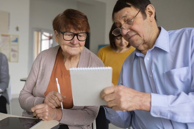 Пенсионеры. Иллюстрация