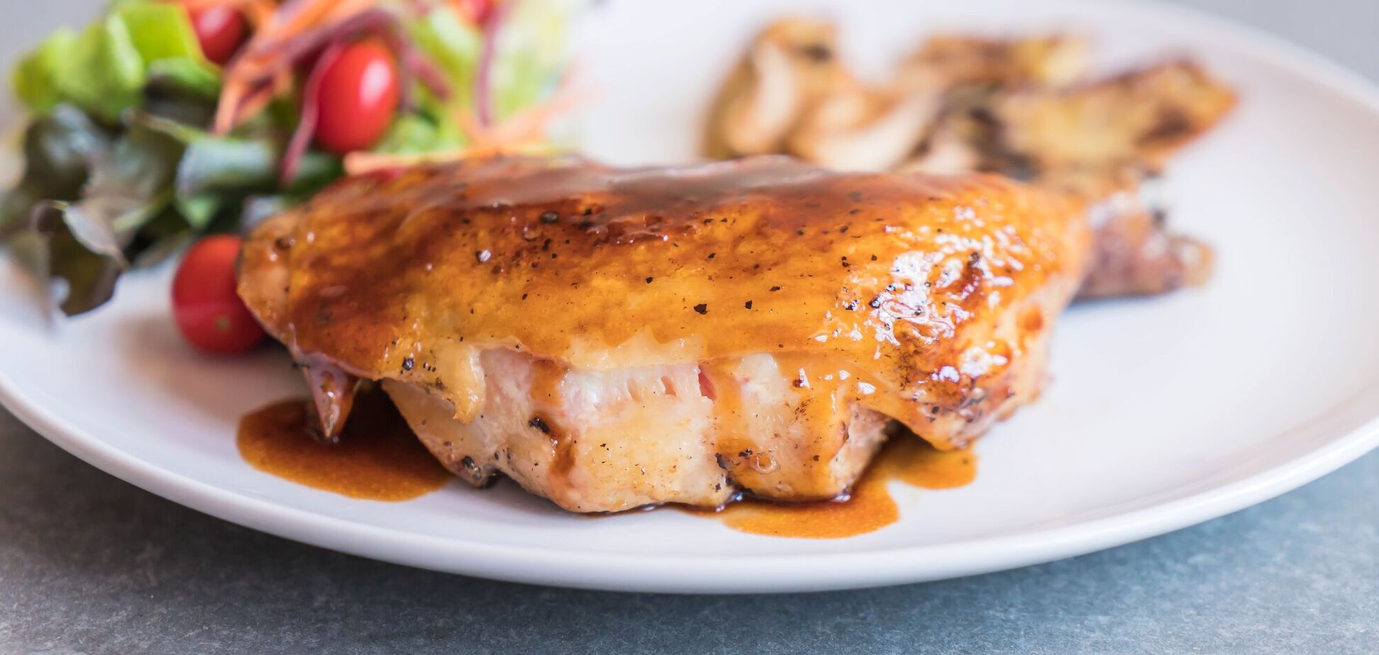 Як приготувати соковите куряче філе на сковорідці: найпростіший рецепт