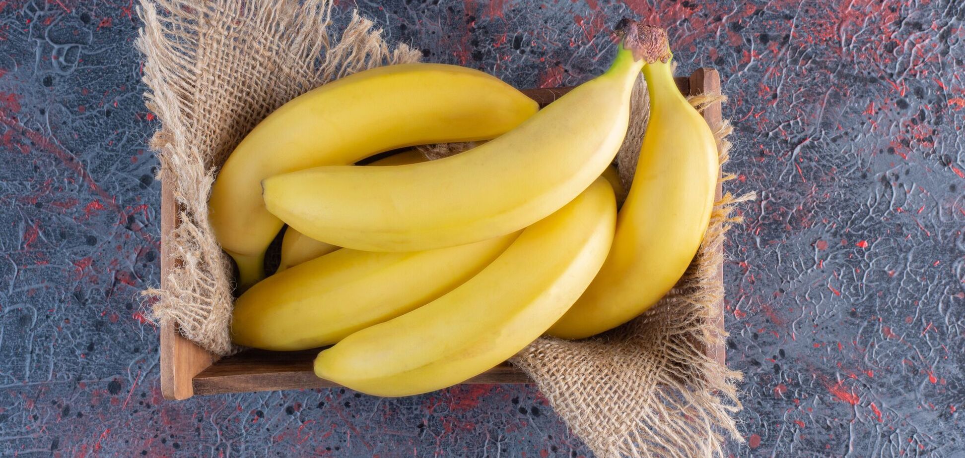 Что сделать, чтобы бананы долго не чернели: лайфхак, который точно сработает