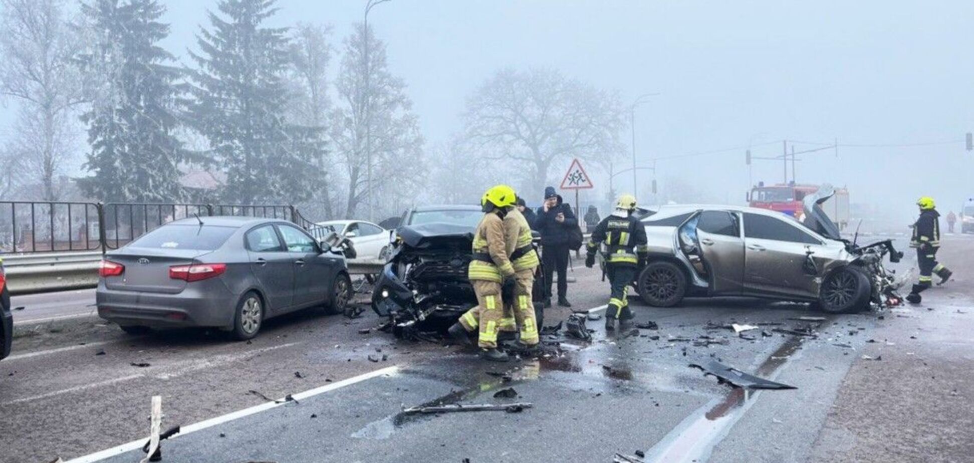Масштабное ДТП парализовало движение на трассе Киев – Чоп: фото с места