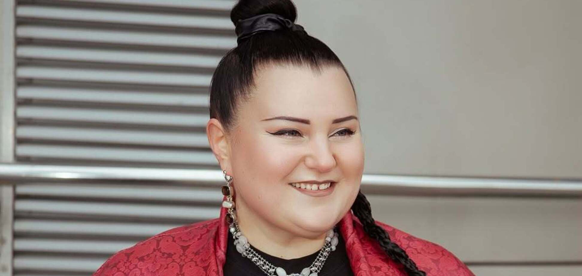 'Мы уже сфотографировались, больше не надо': Alyona Alyona рассмешила историей, как фанаты перепутали ее с 'двойником' на концерте