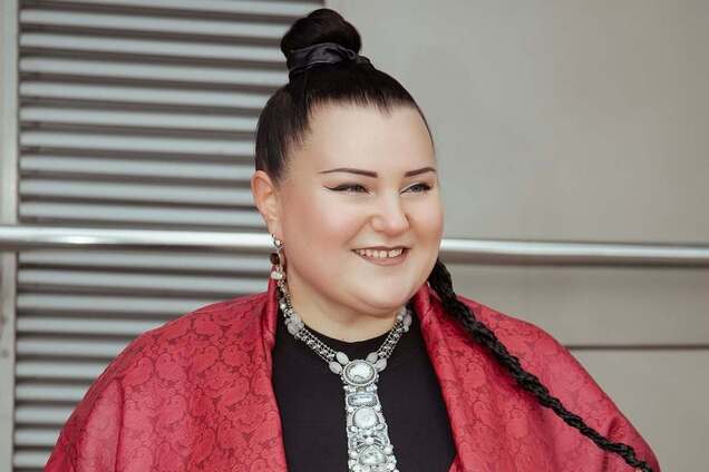 'Ми вже сфотографувалися, більше не треба': Alyona Alyona розсмішила історією, як фанати переплутали її з 'двійником' на концерті