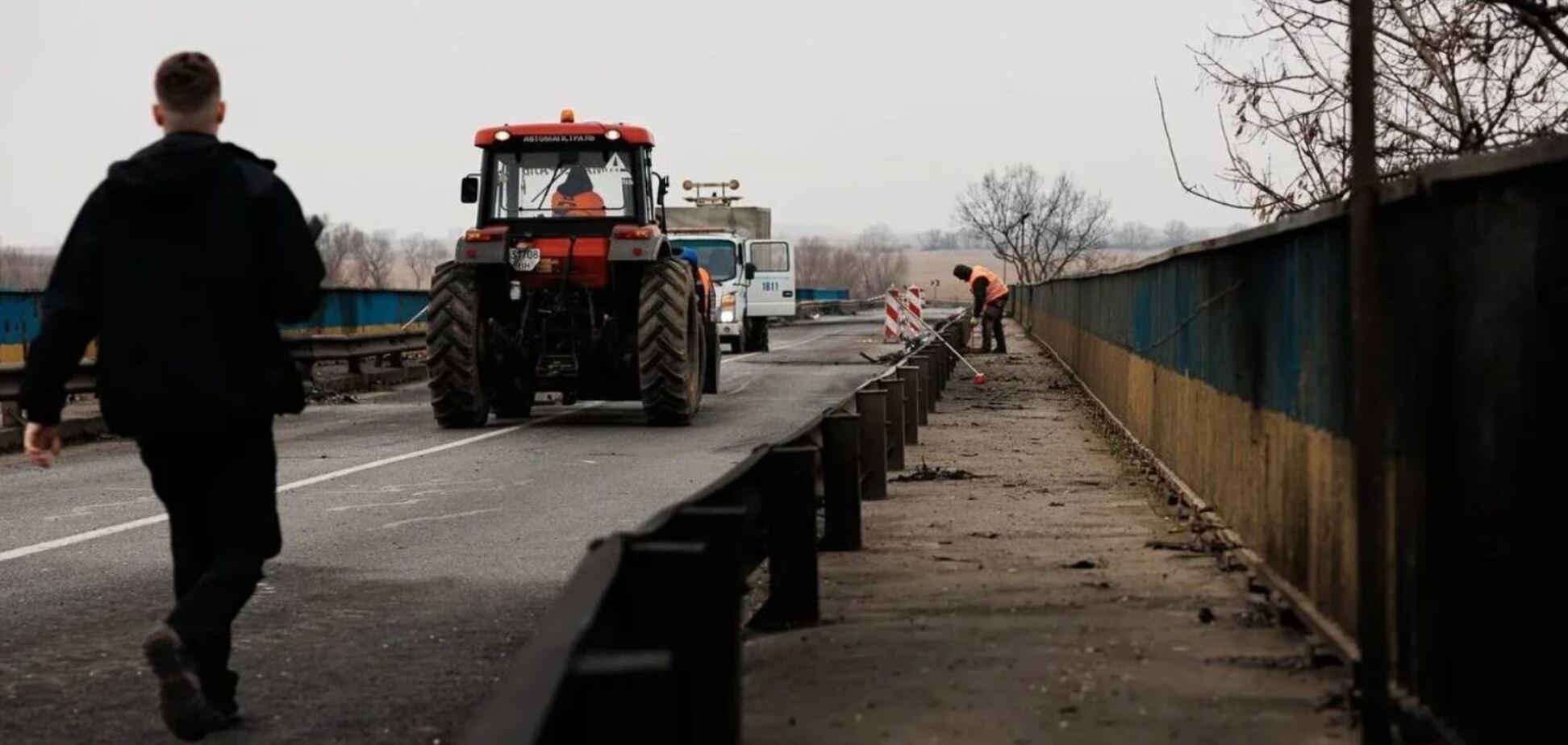 В Одесской области восстановили движение по трассе в Маяках, где оккупанты били по мосту
