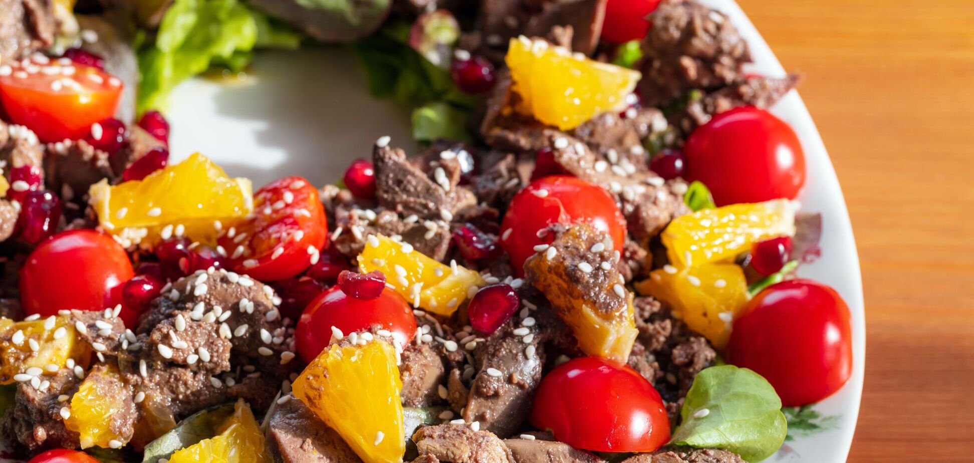 Праздничный теплый салат с печенью и апельсинами: делимся прости рецептом