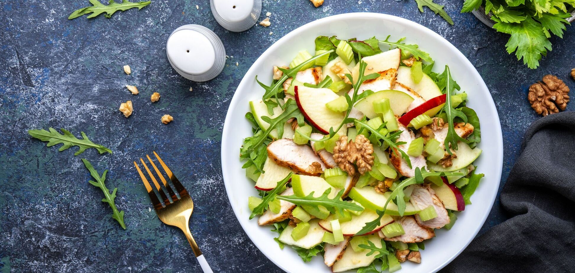 Какой фрукт совместить с курицей в салате, чтобы было вкусно: идея праздничного и изысканного блюда