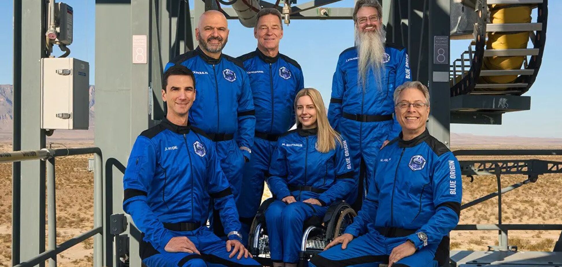 У США вперше запустили у космос людину на кріслі колісному: стартову вежу обладнали ліфтом