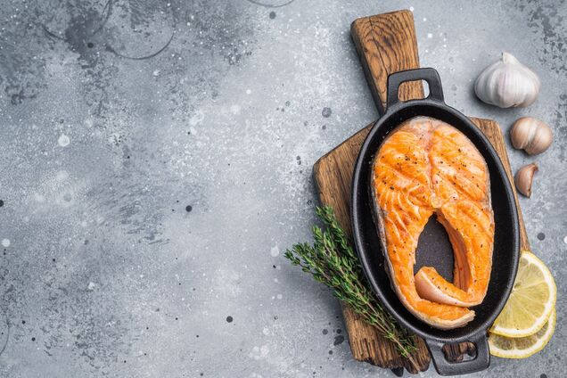 Як смачно приготувати червону рибу на вечерю: рецепт за 20 хвилин в духовці