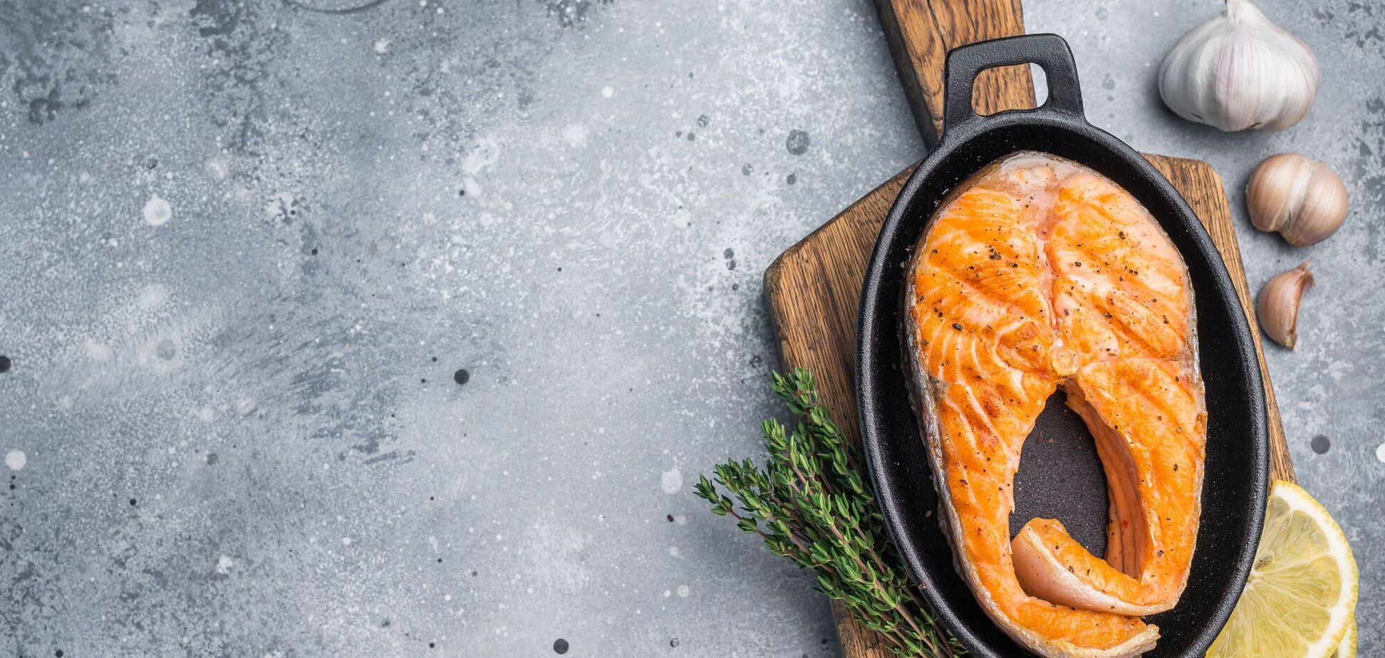 Як смачно приготувати червону рибу на вечерю: рецепт за 20 хвилин в духовці