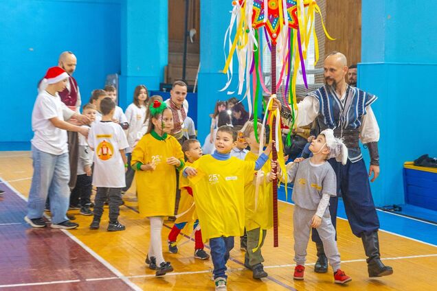'Веселые старты. Новогодние приключения Катигорошка': Фонд Рината Ахметова устроил праздник для детей в Киеве