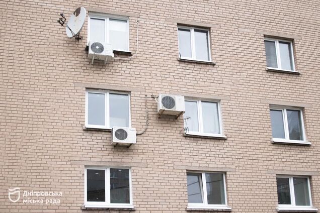 У Дніпрі реалізують міжнародний проєкт з невідкладного відновлення житла після обстрілів