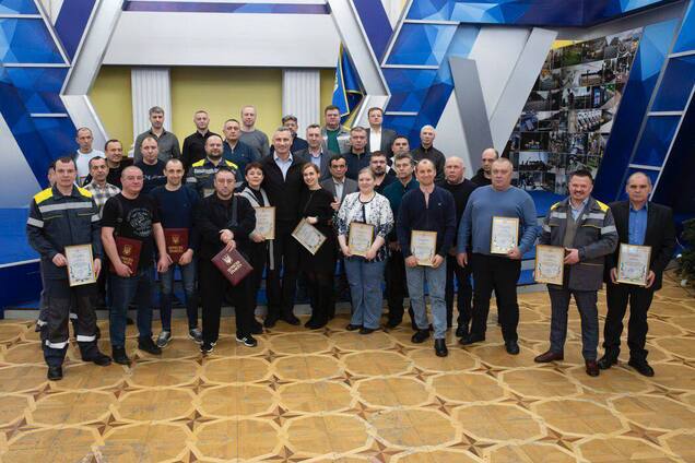 Кличко вручил награды столичным энергетикам, которые четвертый год работают в условиях войны. Фото