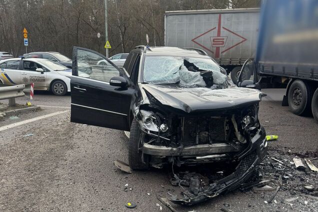 Под сотню аварий и десяток смертей: на кровавом развороте возле 'Чайки' под Киевом снова погиб человек. Фото