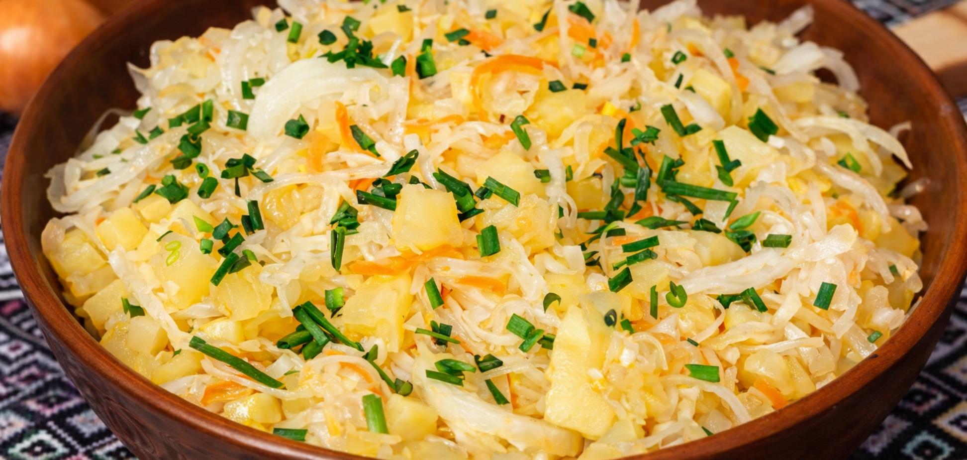 Стоит только смешать квашеную капусту с этим – салат получается особенно вкусным