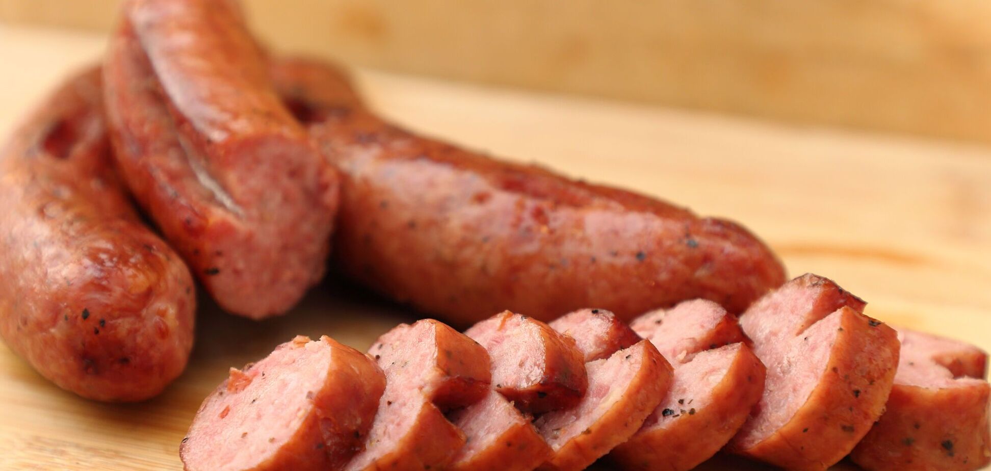 Как приготовить вкусную домашнюю колбасу на праздники: делимся пошаговым рецептом