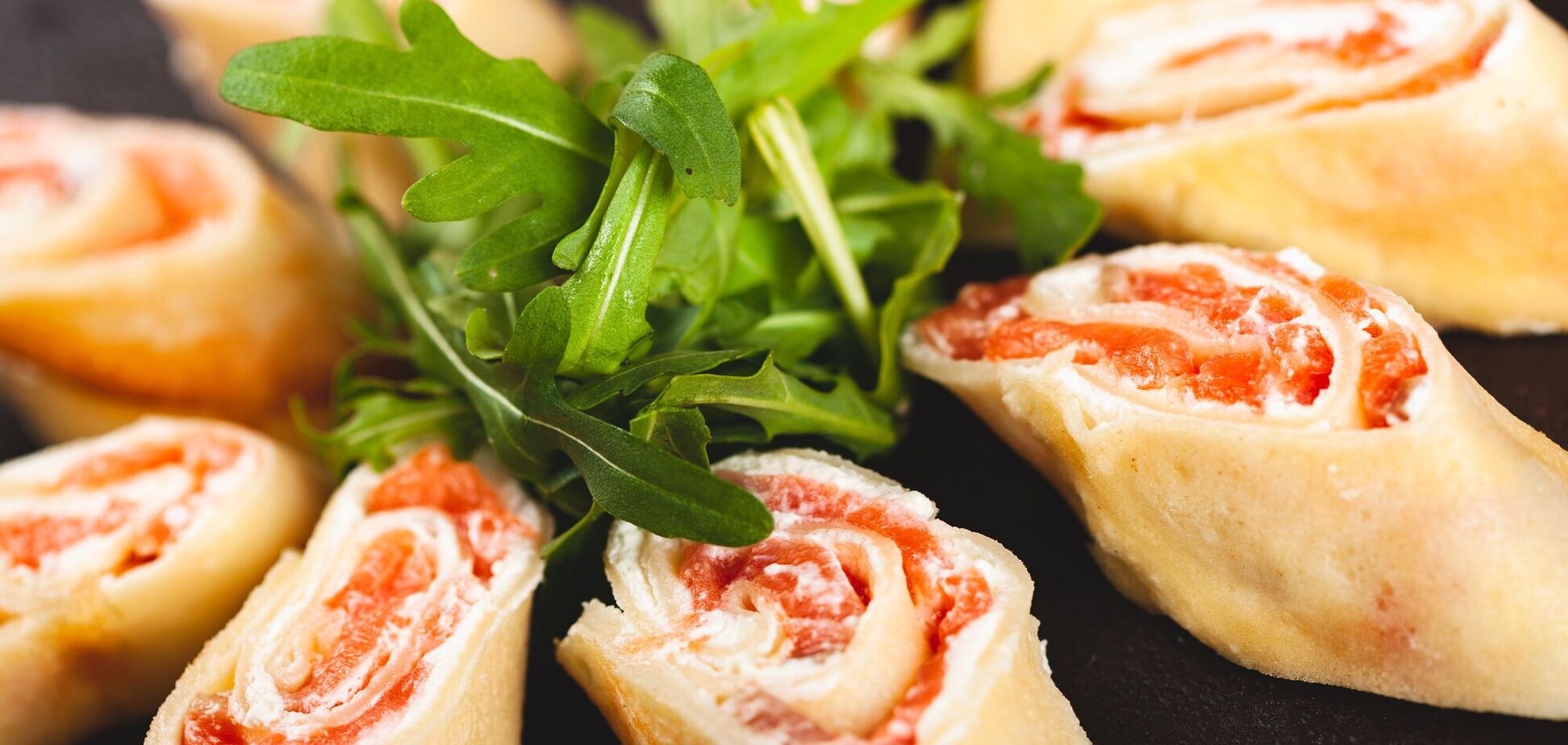 На смак як піца: тонкі млинці з ковбасою та сиром на Масницю 2026