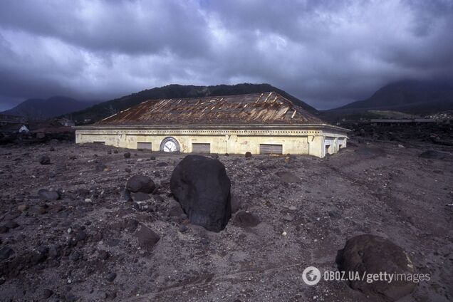 Потрясающий ранее город стал 'призраком' и притягивает темный туризм